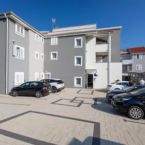 Crnekovic Tomislava 8a Apartment