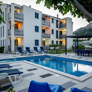 Adorami Apartment